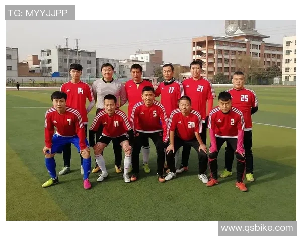 西安足球队团队协作的深度剖析与其他球队的对比研究 西安足球队团队协作的深度剖析与其他球队的对比研究
